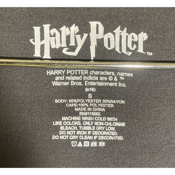 Harry Potter Gryffindor Women's Gray T-Shirt with Red Cape Size S Pre-Owned - Picture 4 of 4